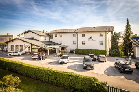 Facade/entrance, Bird's eye view, On site