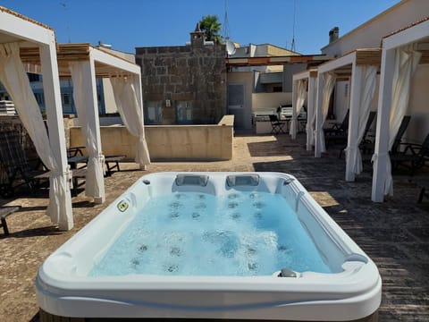 Massage, Solarium, Swimming pool