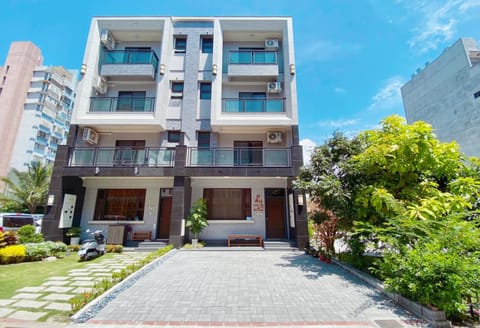 Property building, Day