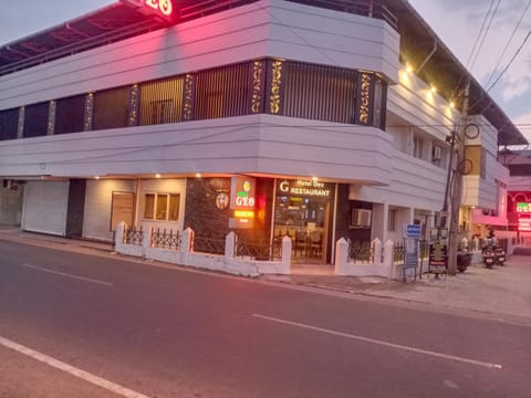 Property building, Street view, Location