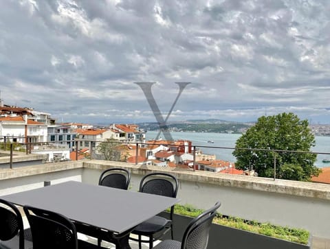 Natural landscape, View (from property/room), Balcony/Terrace, Landmark view, Sea view