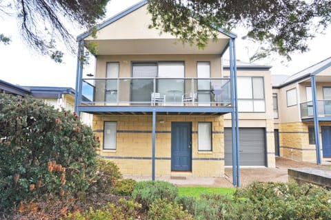 Property building, Facade/entrance, Garden