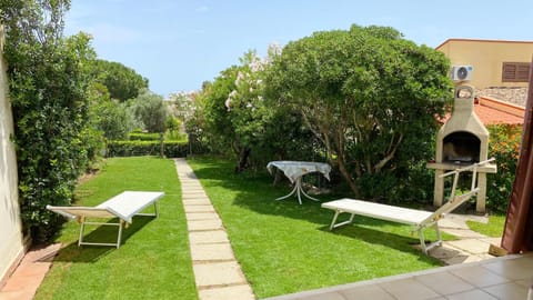 Patio, Spring, Day, Natural landscape, Garden, Garden view, sunbed