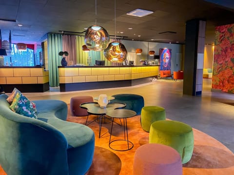 Spring, Winter, Summer, Lobby or reception, Seating area, Autumn, Seasons