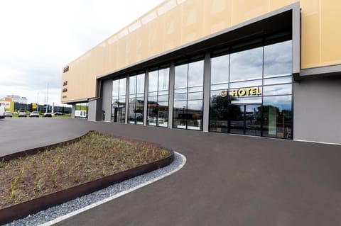 Property building, Facade/entrance, Property logo or sign