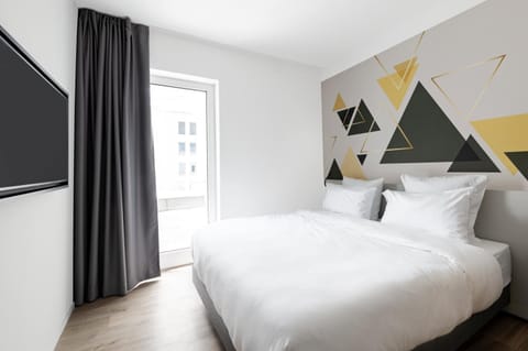 Staff, Bed, Photo of the whole room, Bedroom