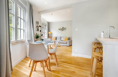 Living room, Dining area
