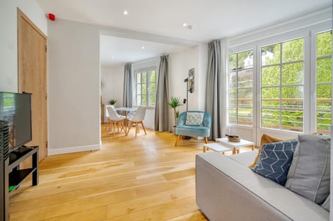 TV and multimedia, Living room, Dining area