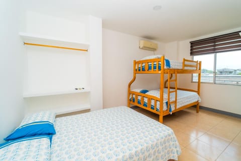 Bed, Photo of the whole room, Bedroom, bunk bed, air conditioner