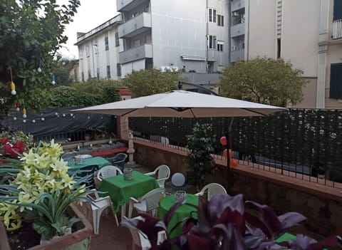 Property building, Balcony/Terrace, Living room