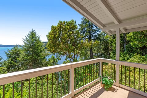 Hood Canal Escape House in Hood Canal