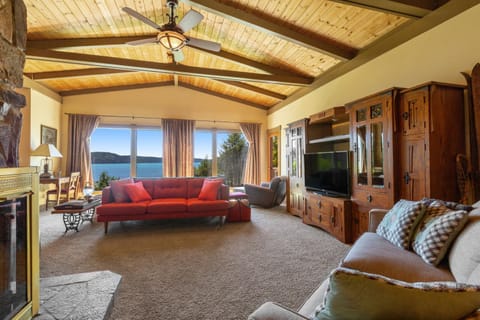 Hood Canal Escape House in Hood Canal