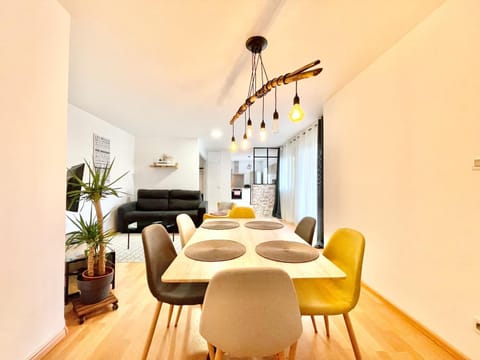 Living room, Dining area