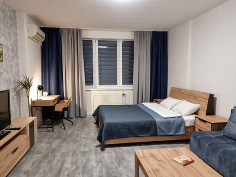 TV and multimedia, Photo of the whole room, Bedroom