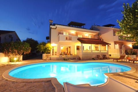 Facade/entrance, Swimming pool, Swimming pool