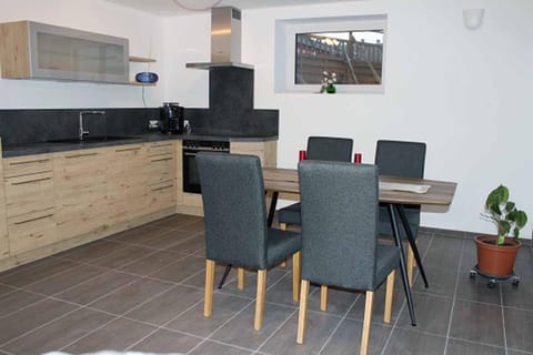 Kitchen or kitchenette, Seating area, Dining area