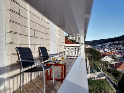 Balcony/Terrace, City view, Garden view