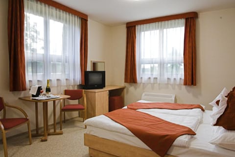 Day, Photo of the whole room