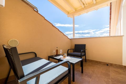 Property building, BBQ facilities, Balcony/Terrace, Seating area