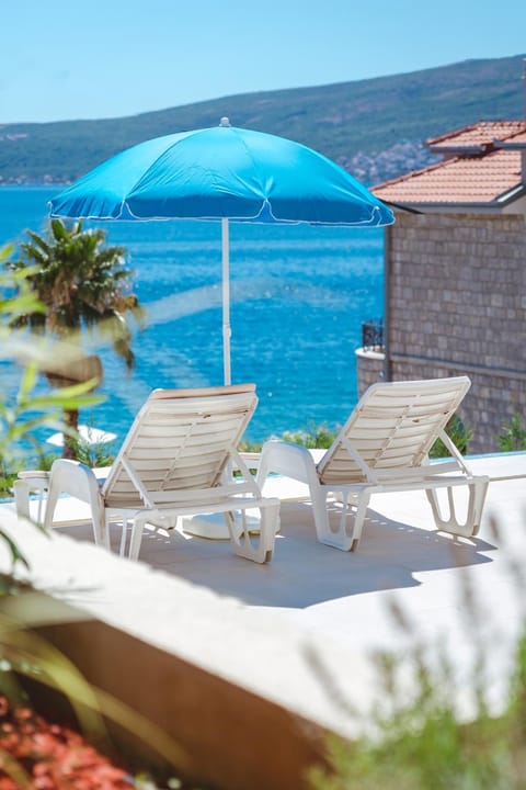 Balcony/Terrace, Sea view, Swimming pool