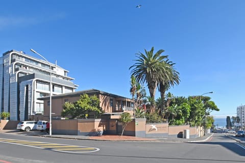 Property building, Day, Neighbourhood, Street view, Location, Parking