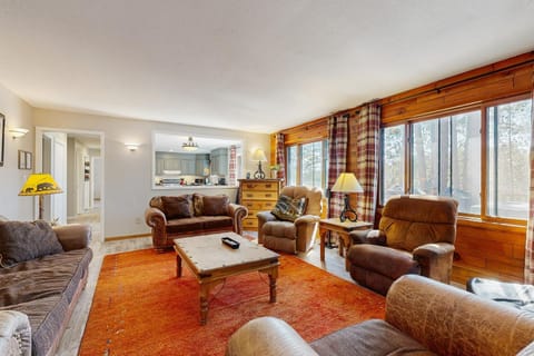 Kape Eagle Lodge House in Wisconsin