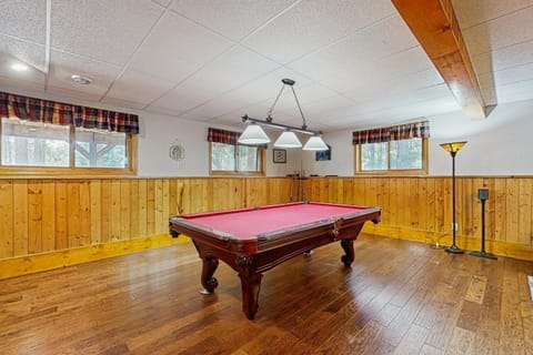 Kape Eagle Lodge House in Wisconsin