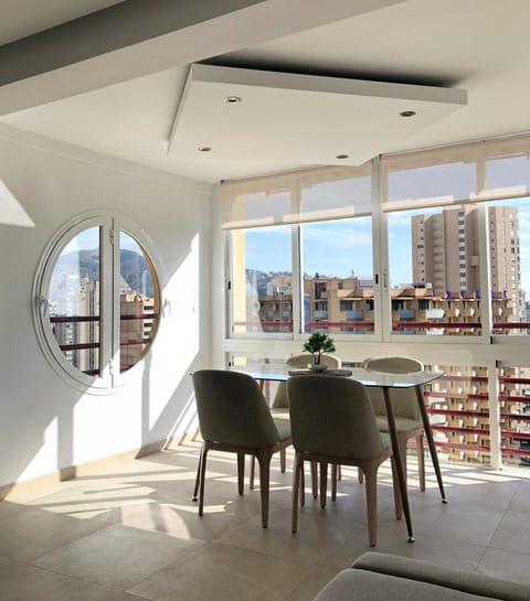 Lounge or bar, Dining area, City view, Street view