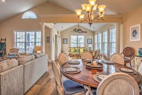 Home with Deck 1 Mi to Surfside Beach Access! House in Garden City