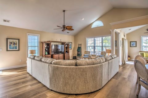 Home with Deck 1 Mi to Surfside Beach Access! House in Garden City