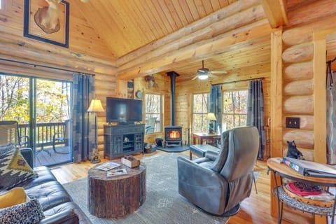Blue Ridge Log Cabin with Hot Tub and Game Room! Cabin in Blue Ridge Lake