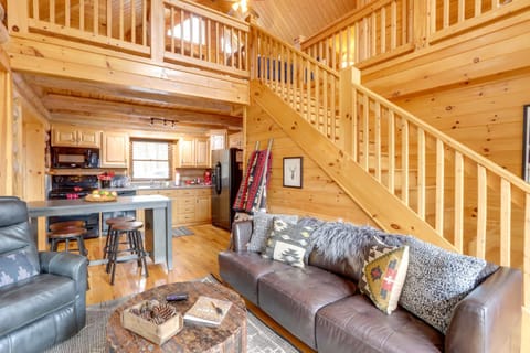 Blue Ridge Log Cabin with Hot Tub and Game Room! Cabin in Blue Ridge Lake