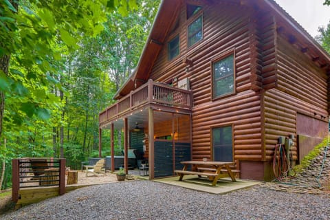 Blue Ridge Log Cabin with Hot Tub and Game Room! Cabin in Blue Ridge Lake