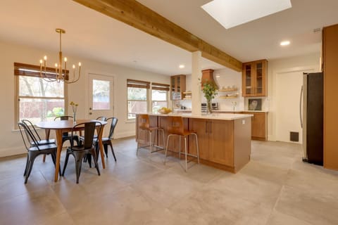 6 Mi to Dtwn Austin Home with Screened Porch and Yard House in South Congress