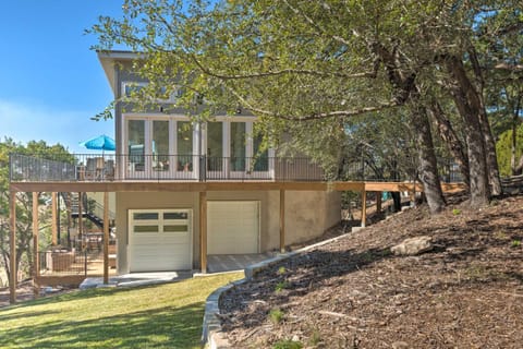 Modern Lake Travis Haven with Resort Amenities! House in Point Venture