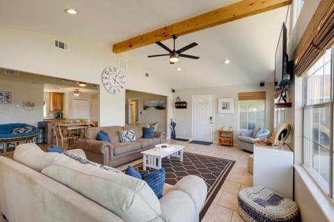 Lakefront Family Getaway with Dock and Fire Pit House in Granbury