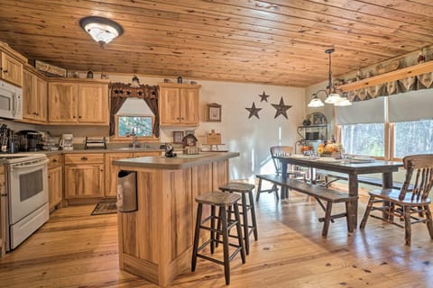 Outdoor Adventure - Charming Cabin with Hot Tub Cabin in White County