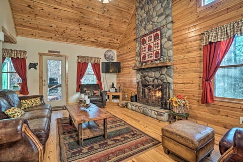 Outdoor Adventure - Charming Cabin with Hot Tub Cabin in White County