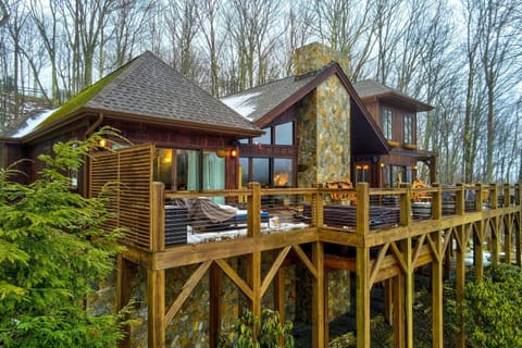 2 Mi to Slopes Luxe Beech Mtn Cabin with Hot Tub Cabin in Beech Mountain