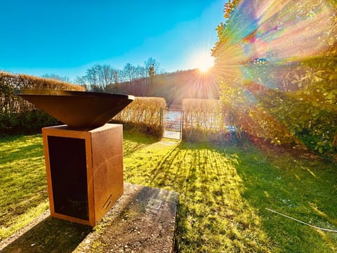 Spring, Day, Natural landscape, BBQ facilities, BBQ facilities, Garden, Garden view