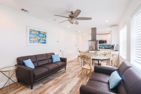 Living room, Dining area, Family