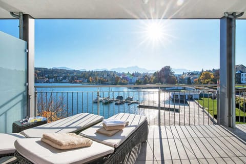 Day, Natural landscape, View (from property/room), Balcony/Terrace, Lake view, Mountain view, sunbed