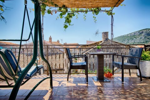 Balcony/Terrace, Internal: Not applicable to any particular room