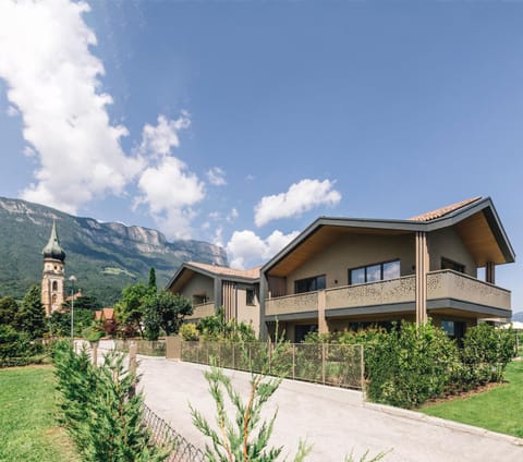 Property building, Nearby landmark, Day, Natural landscape, Landmark view, Landmark view, Mountain view