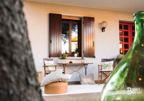 Patio, Nearby landmark, Restaurant/places to eat, Communal lounge/ TV room, Facade/entrance, Neighbourhood, Children play ground, Garden, Balcony/Terrace, Lobby or reception, Lounge or bar, Communal kitchen, Pets, Pets, Shopping Area, Alcoholic drinks, Non alcoholic drinks, group of guests, Family, Facility for disabled guests