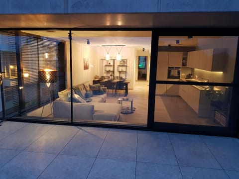 Vakantiewoning Ijzerfront 14-18- Ruim 2-slpk appartement met terras & privéparking Apartment in Flanders