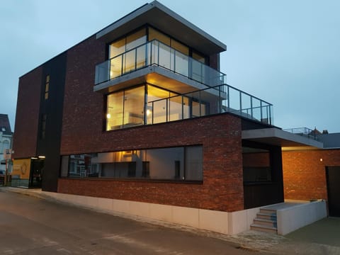 Vakantiewoning Ijzerfront 14-18- Ruim 2-slpk appartement met terras & privéparking Apartment in Flanders