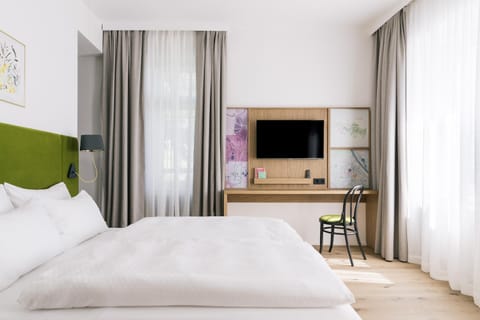 Bed, TV and multimedia, Photo of the whole room, Bedroom, hair dresser