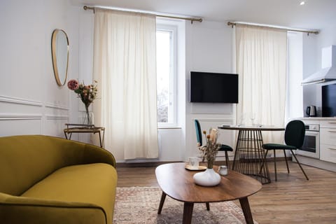 TV and multimedia, Seating area