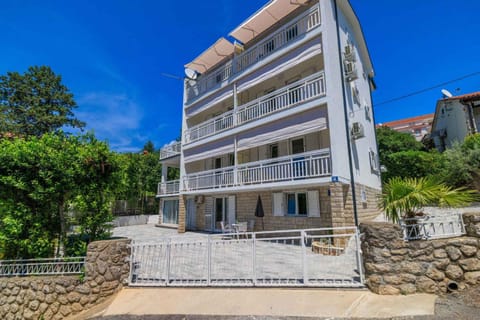 Apartments in Dramalj 39393 Apartment in Crikvenica